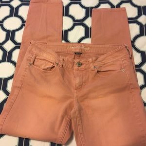 America Eagle dusty coral colored skinny jeans